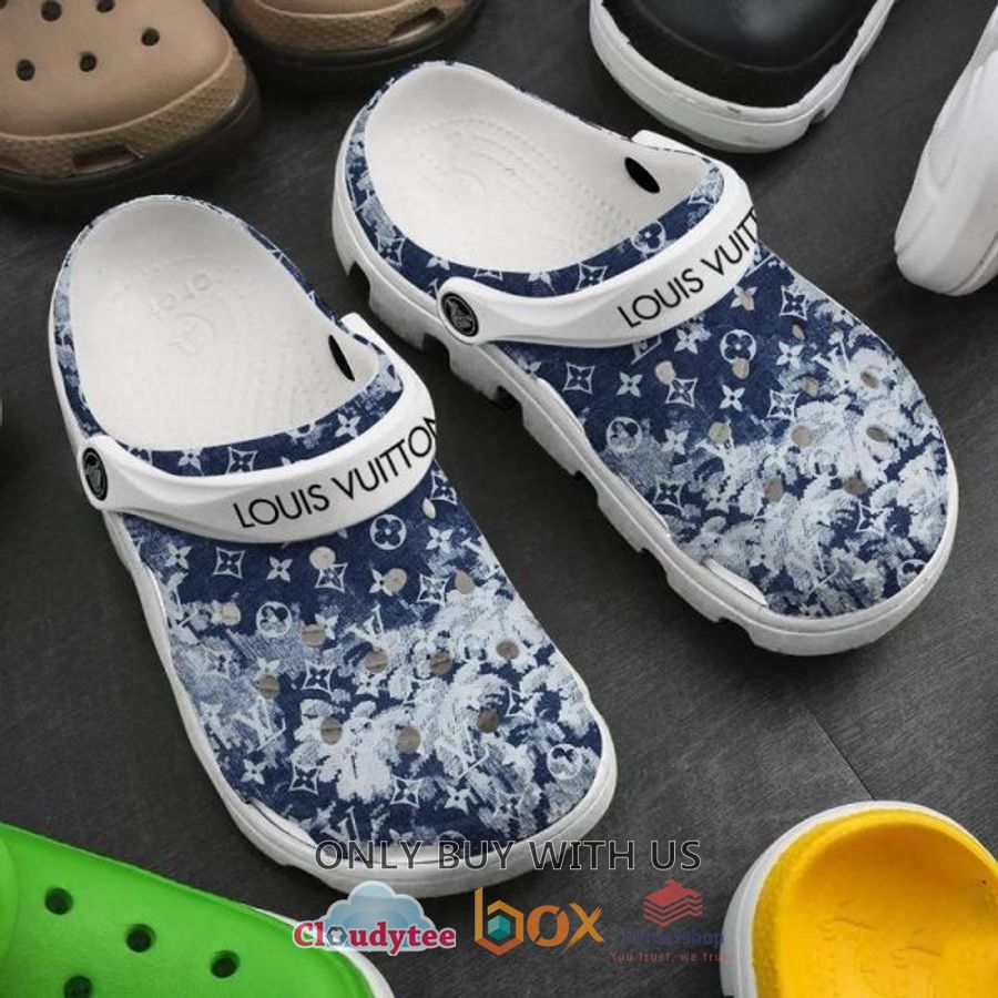 louis vuitton blue white pattern crocs shoes 2 35219
