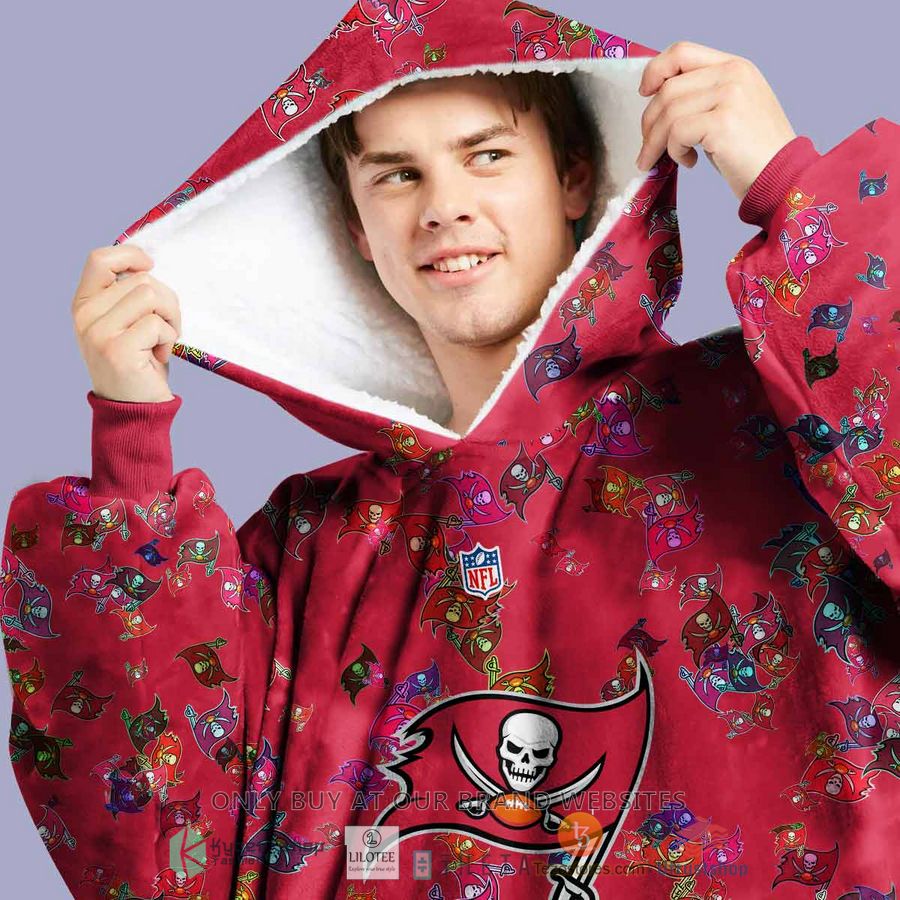 personalized nfl tampa bay buccaneers blanket hoodie 2 58502